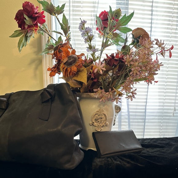 Rachel Utility Cross Bag w/ matching wallet - Picture 2 of 13